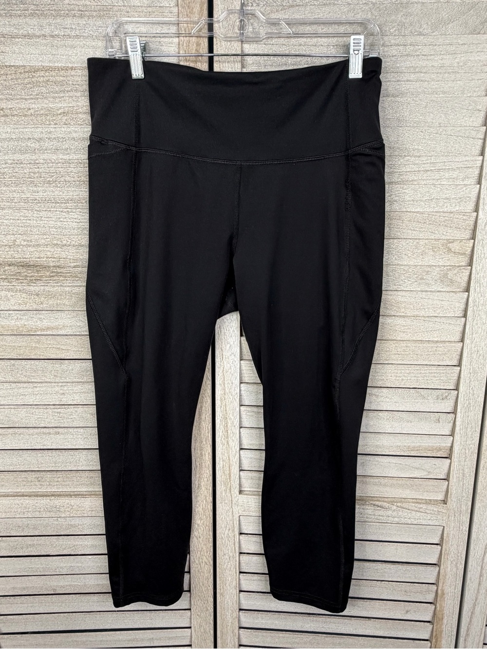 ALL IN MOTION Women's Activewear Cropped Pocket Leggings Black-Large
